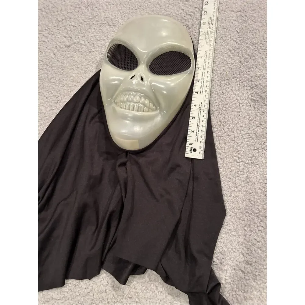 2000 Masquerade Magic Visible Visitors Alien Halloween Mask Glow-In-Dark SCARY
